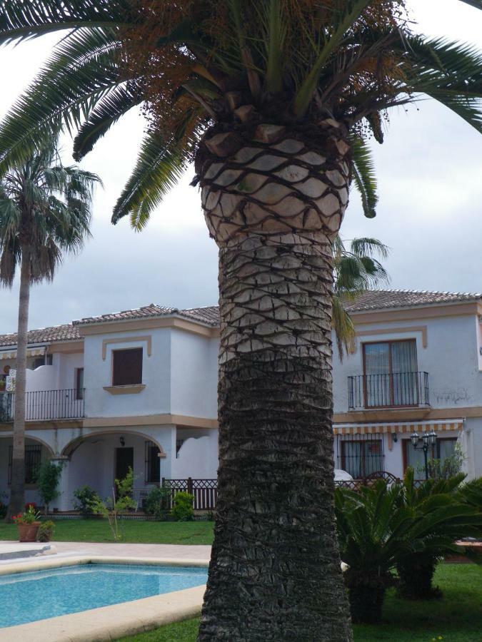 Ricky's Village El Patio Apartment