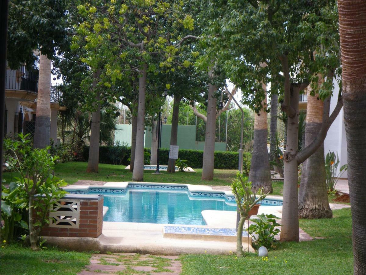 Ricky's Village El Patio